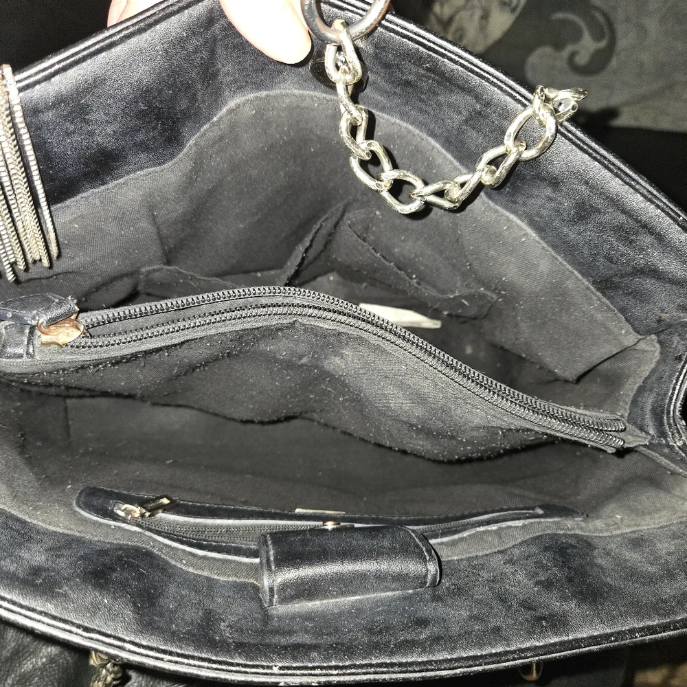 Guess quilted large bag 12"x10"x4" w/free G by Guess card holder - Picture 9 of 13